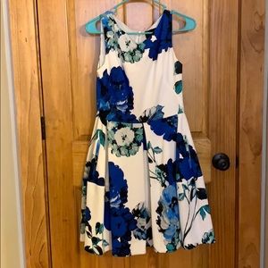 Size 6 Dress with pockets